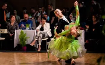 Une danseuse et son cavalier